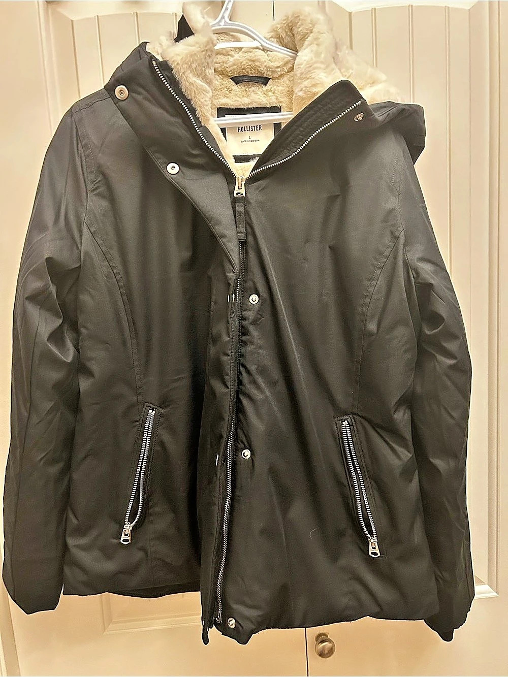 Hollister Black Faux Fur-Lined Hooded Jacket Like New